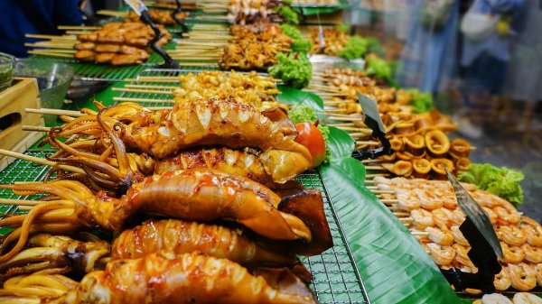 《舌尖上的羊城：广州餐饮文化的味觉地理》